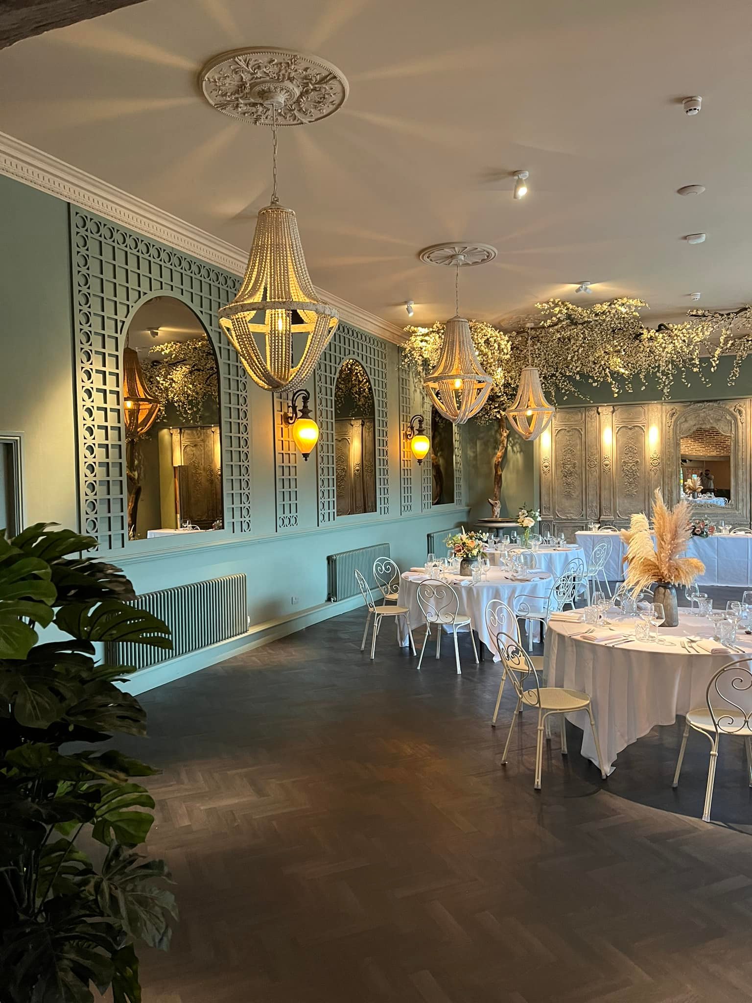 Decorative venue painting finish